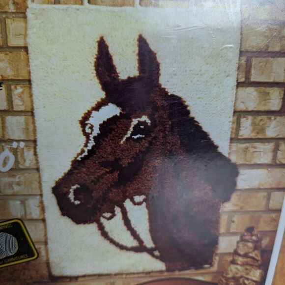 Vintage Phentex Hook and Hang Kit 5016 Bronco 18x27” Wall Hanging Horse Sealed - Picture 3 of 6